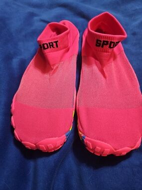 Womens Pink Mesh Lake Or Rafting Shoes.  New Size 9.  Rubber Sole Quick Drying